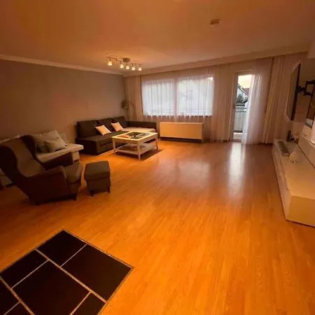 Apartmán 70 Qm Mit Kamin Und Balkon Pfungstadt